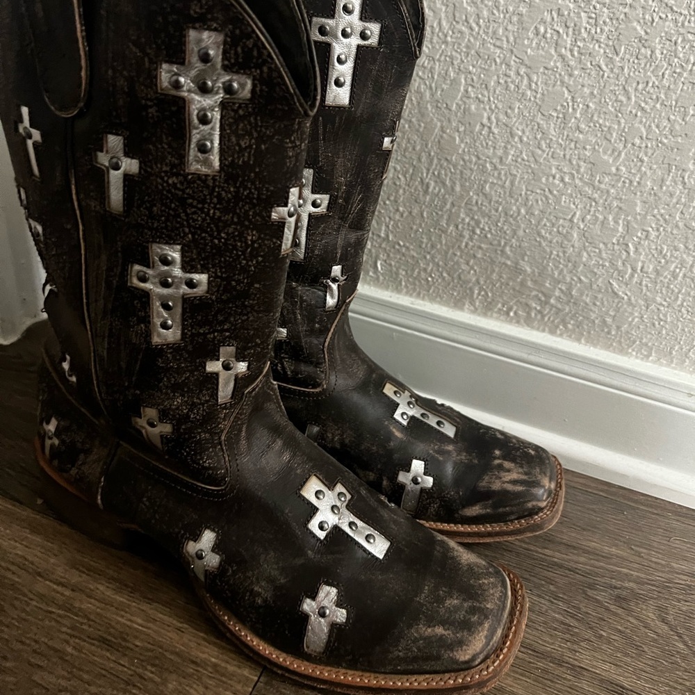 Cross Square Toe Boots